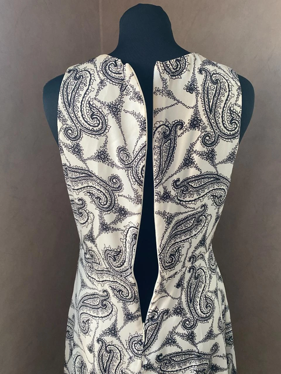 Mango Dress Size 36 Ecru Black Cashmere Print – Fluid Cut, Lined, Elegant – photo 8